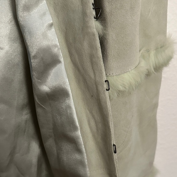 Vintage Green leather and Fur Trim Coat - Picture 4 of 10